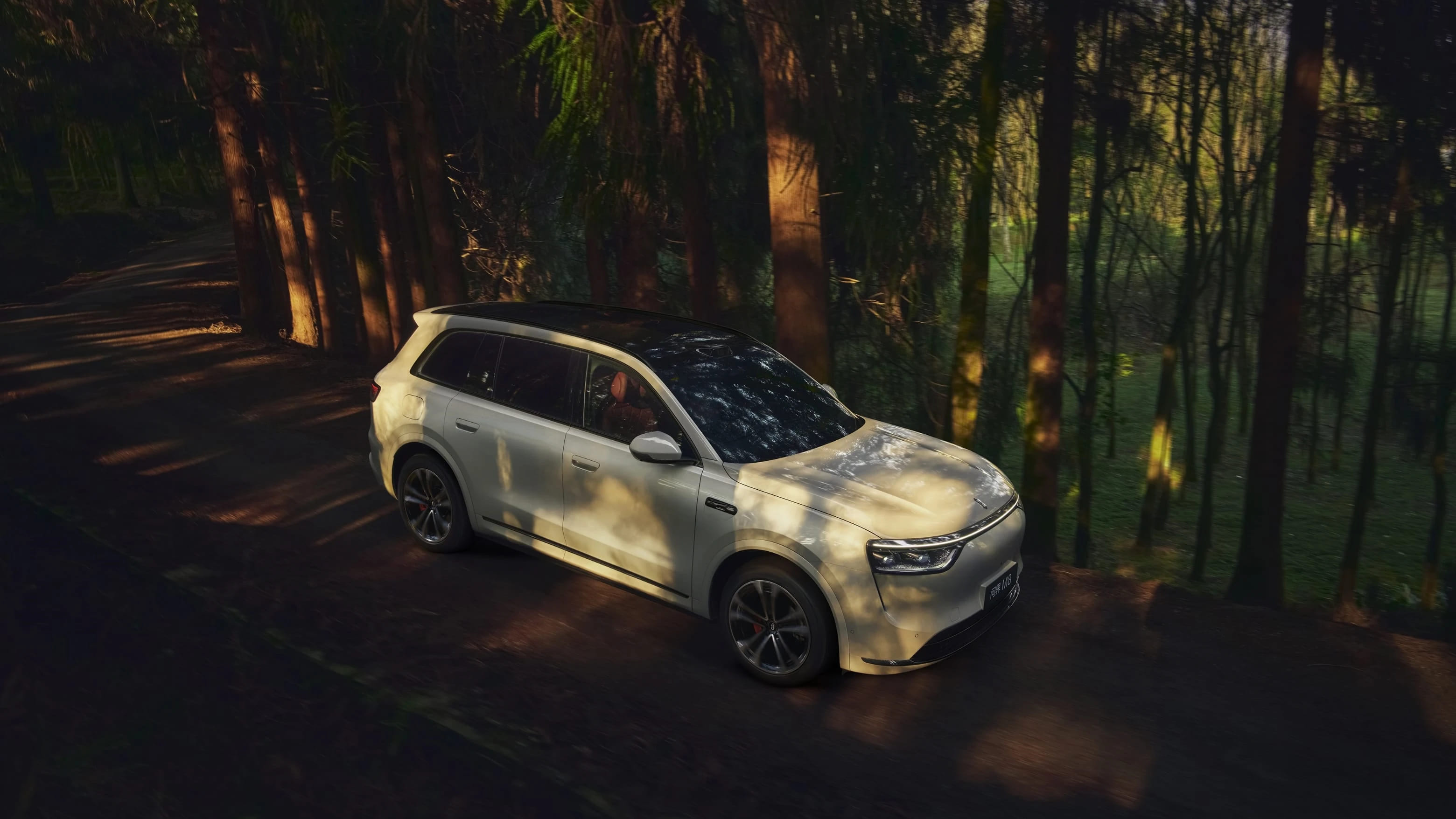 Електромобілі Aito M8 з Китаю